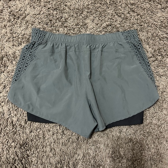 Xersion women shorts size XL - Picture 3 of 9